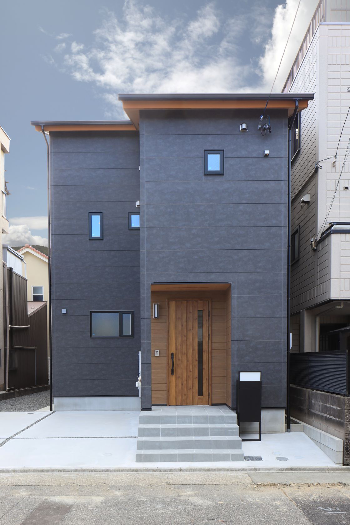 城下町に佇むシックなブラックファサード 🆕 画像