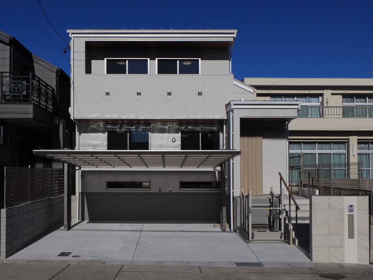 シャープな印象のかっこいい家が文教地区に誕生 🆕 画像