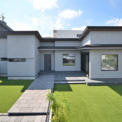 湖畔にたたずむ平屋に住まう贅沢 アイキャッチ画像